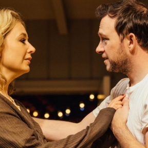 'Icebergs': Theater Review