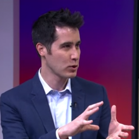 “The Enigmatist” Performs In-Studio Magic