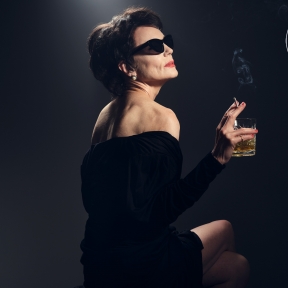 Elizabeth McGovern ponders how Ava Gardner would fit in at Downton Abbey