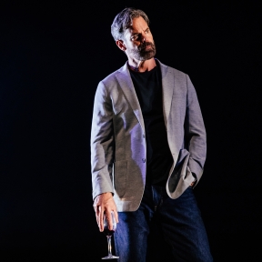 Uncoupled’s Tuc Watkins Dishes on Stardom, Surrogate Dad-Dom, and Surviving an Apocalypse