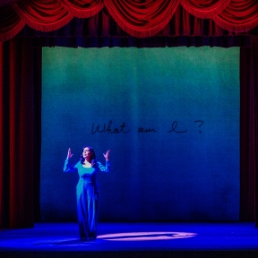 Theater review: A meditation on Alzheimer’s, ‘Am I Roxie?’ finds its footing where memory fails